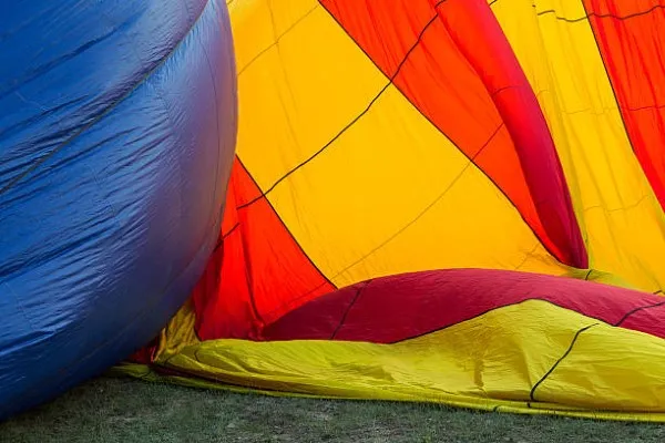 Imagen que muestra el material con el que está compuesto un globo aerostático para pasajeros que quieran disfrutar de un paseo en globo aerostático
