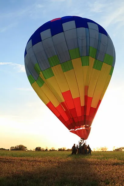 Vuela en globo para que sepas lo que es volar en los cielos siempre con las medidas necesarias.