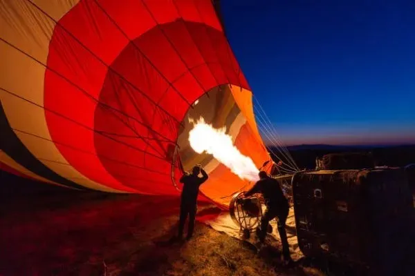 Illustration showing how hot air lifts hot air balloons on a balloon ride for two.